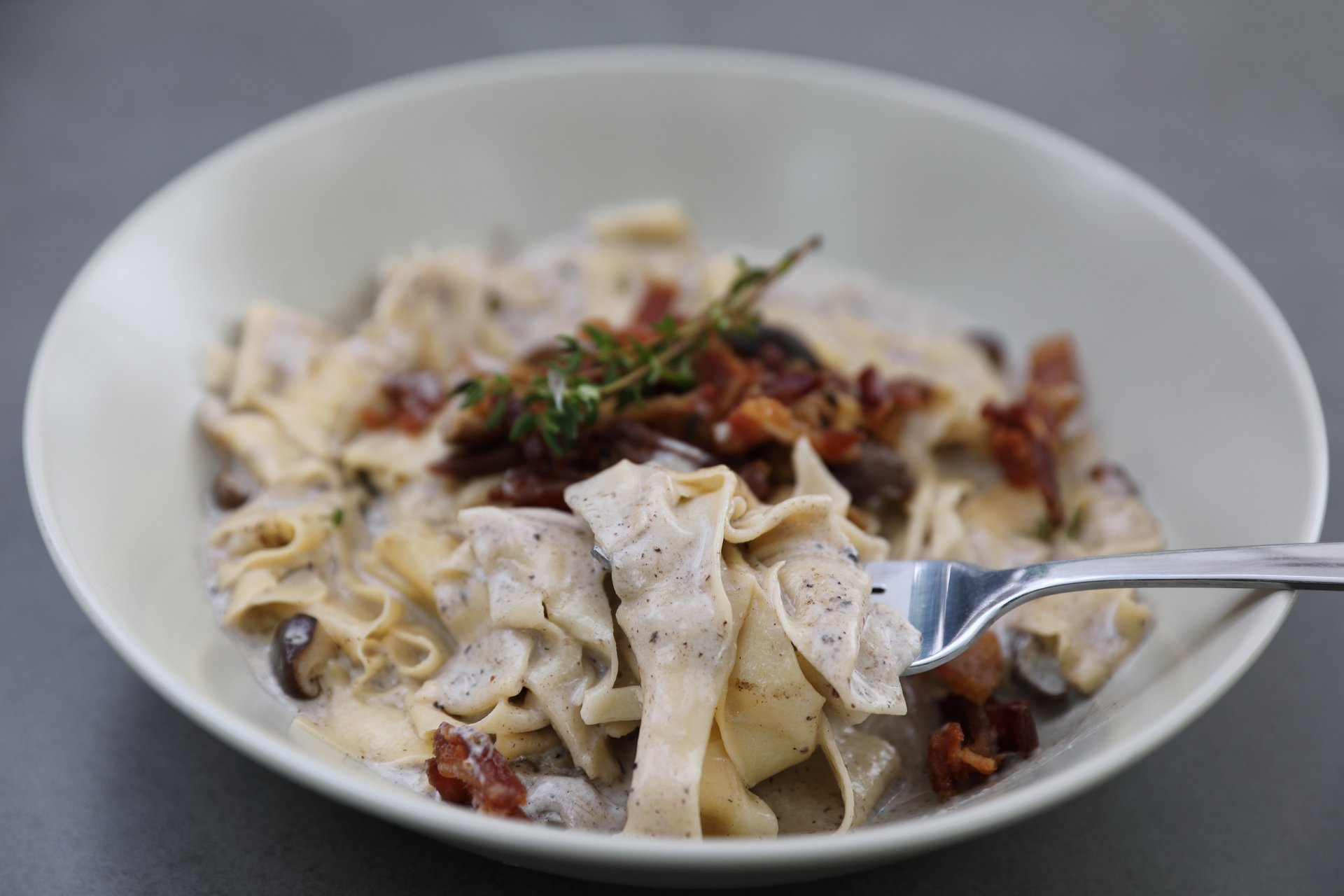 Cheesy Hungarian Túrós Csusza with Bacon — Main Course served and photographed from above