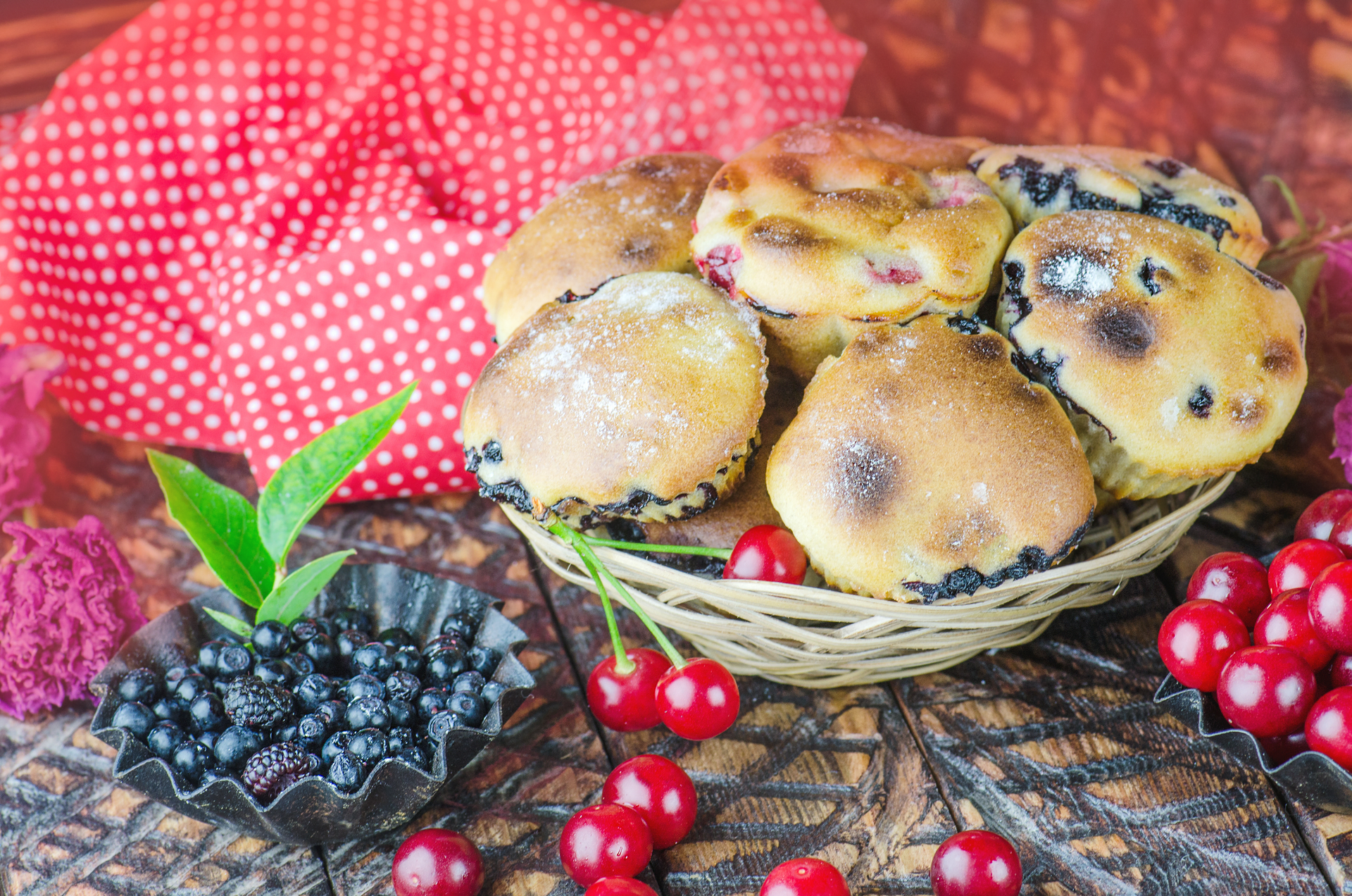 Cornish Saffron Buns with Currants and Spices — Dessert served and photographed from above