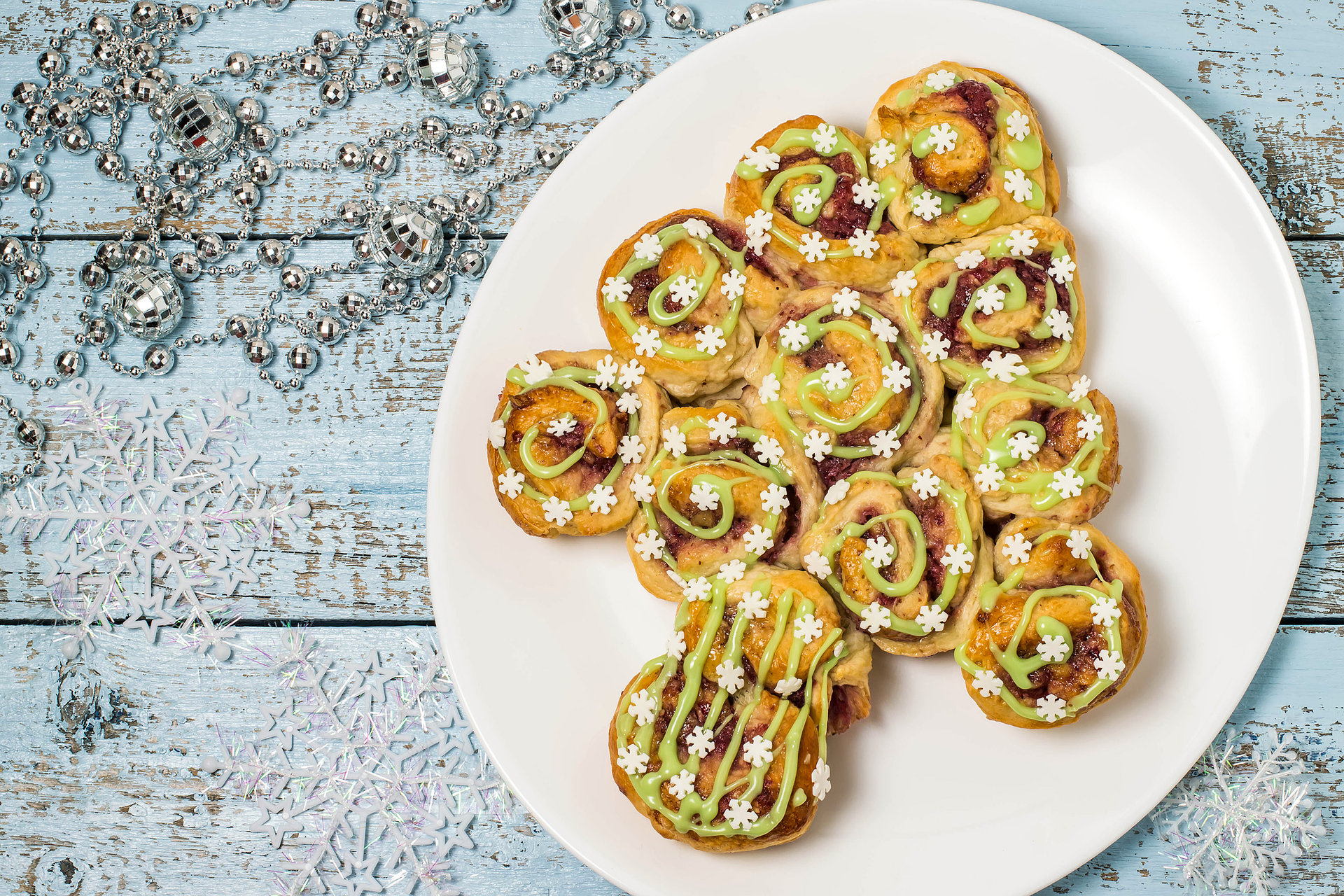 Crunchy Swedish Saffron Knots with Cardamom Sugar Glaze — Snack served and photographed from above
