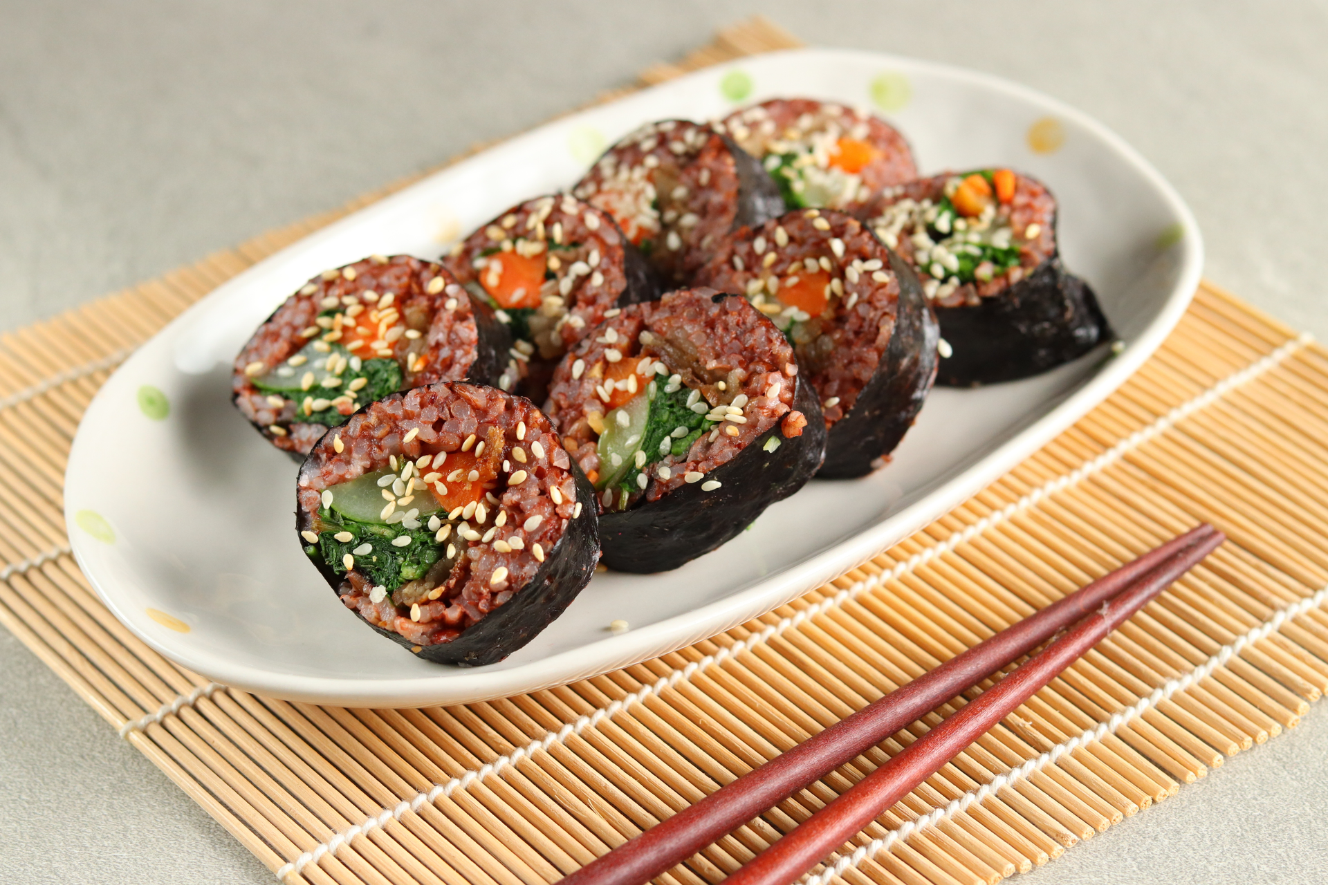Flavorsome Korean Kimbap with Pickled Radish and Beef