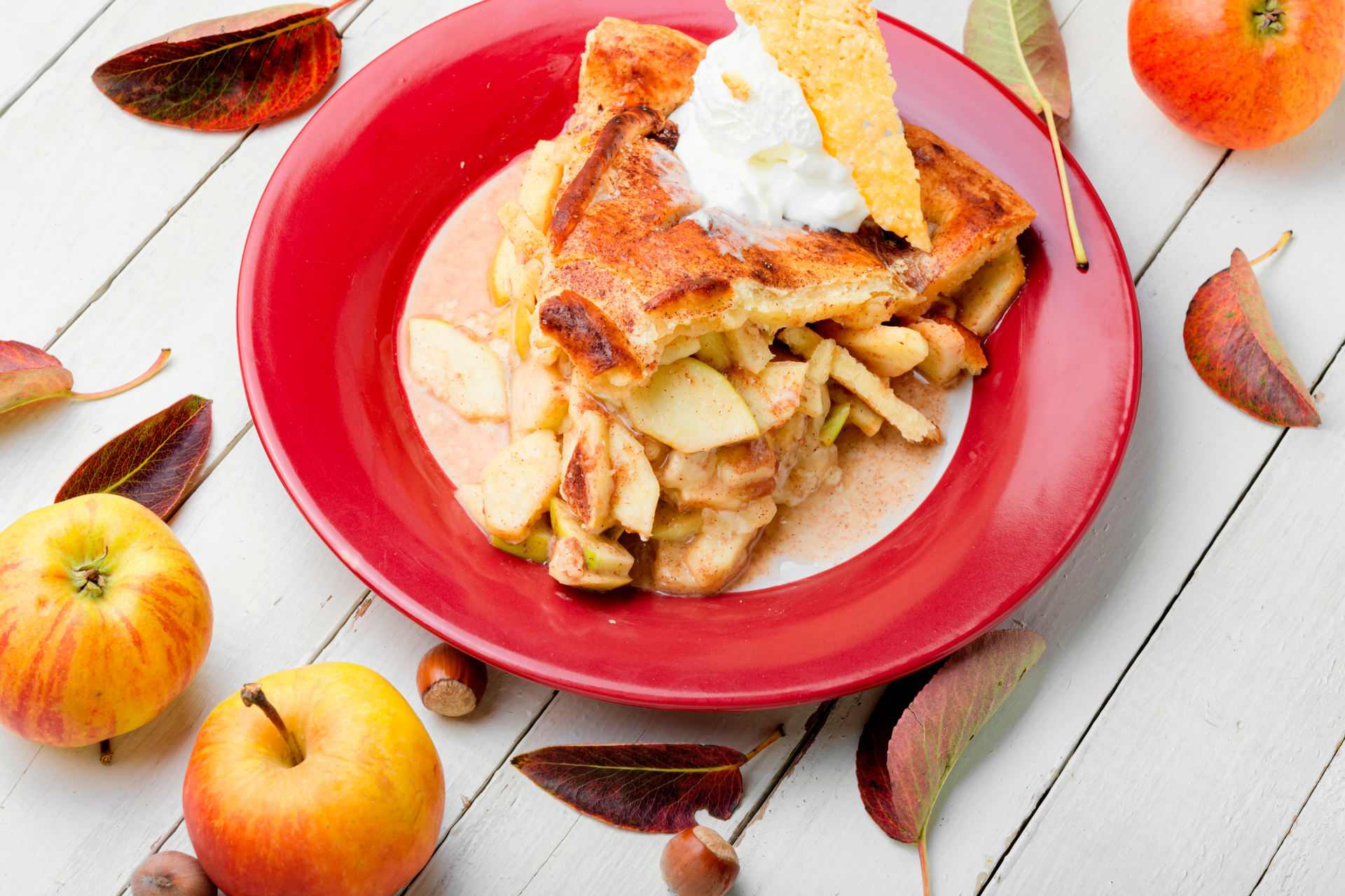 Hearty Swiss Alplermagronen with Caramelized Apples — Main Course served and photographed from above
