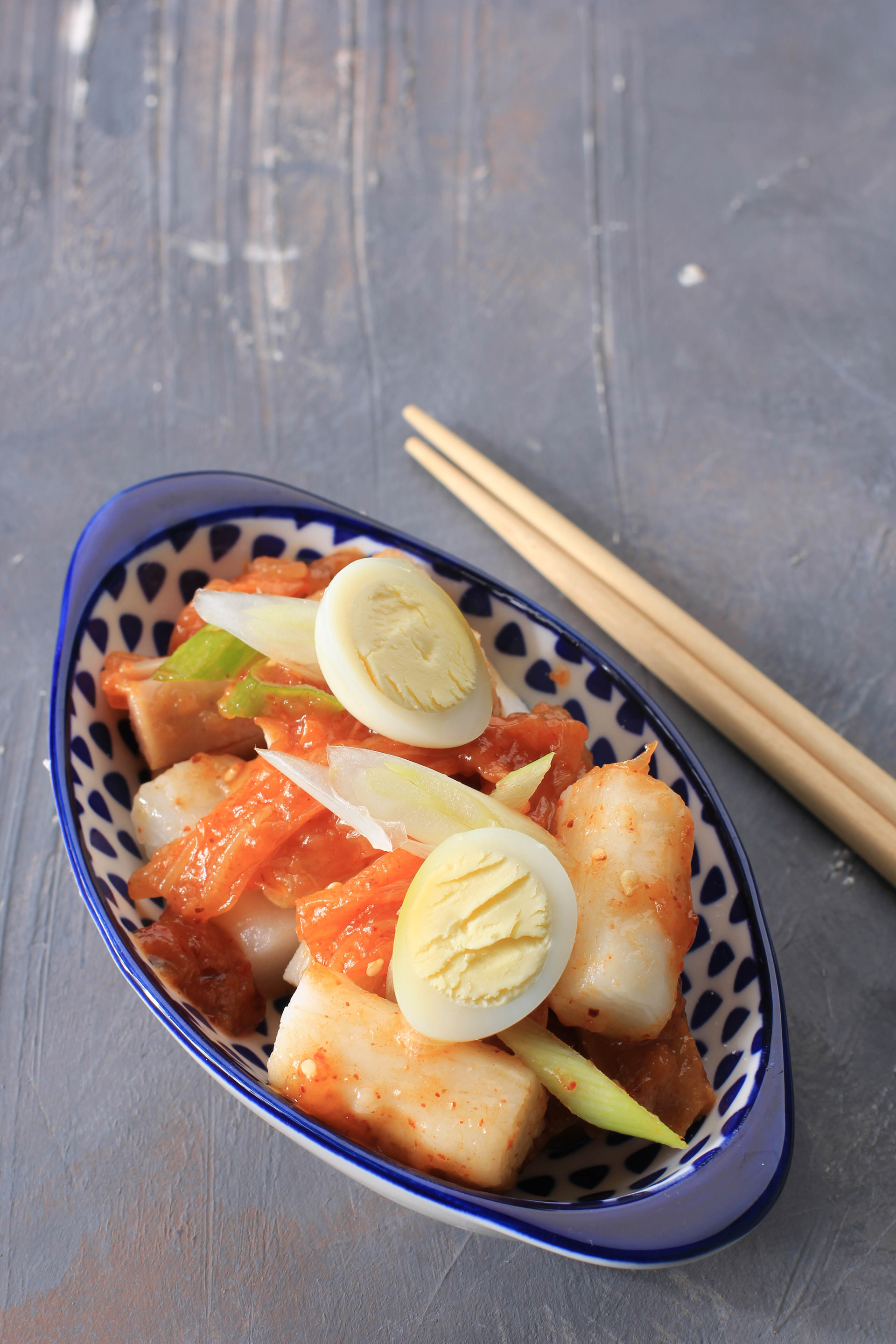 Spicy Korean Tteokbokki with Fish Cakes — Main Course served and photographed from above