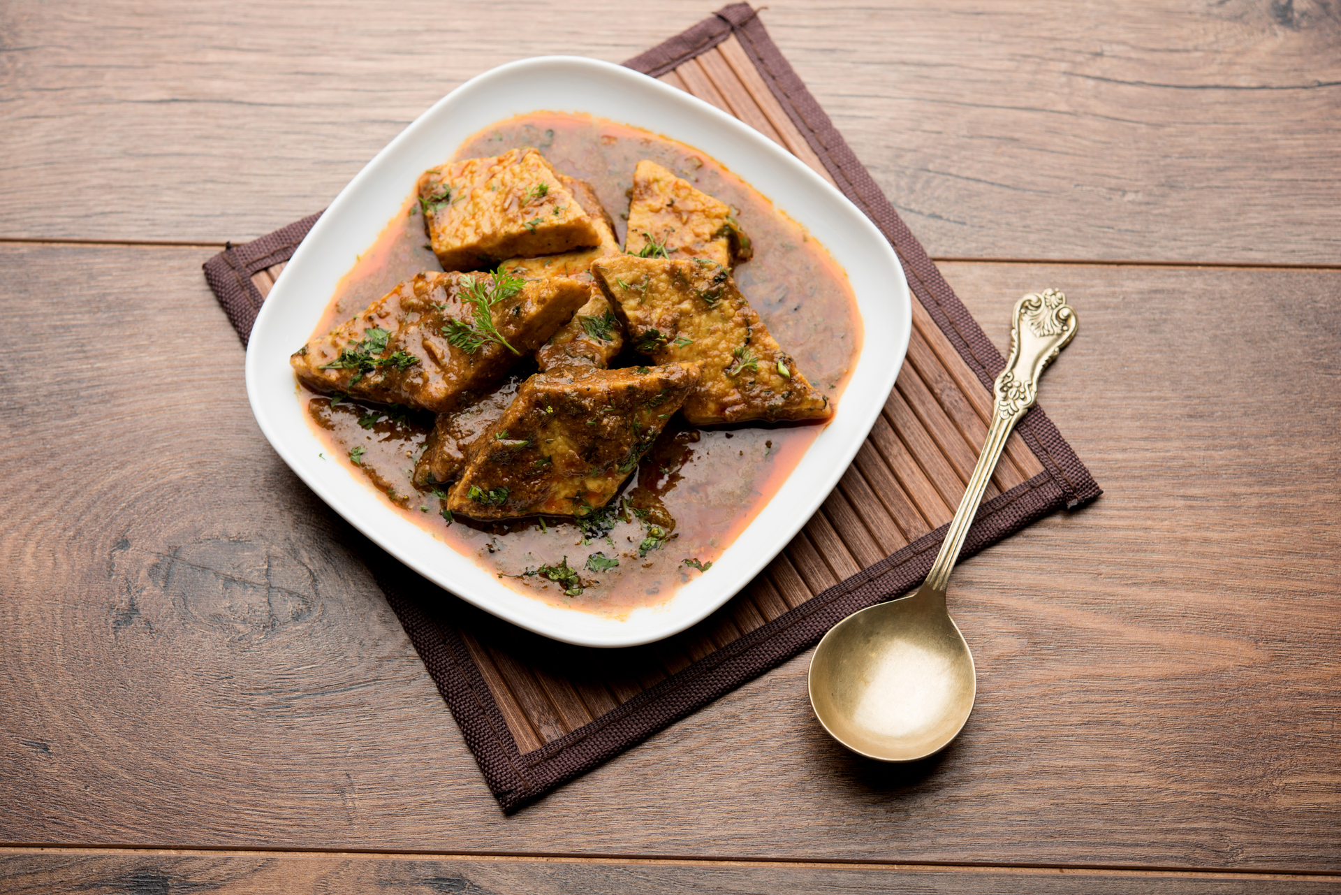 Overhead flat-lay of all ingredients for Sri Lankan Fish Ambul Thiyal laid out on a kitchen surface.