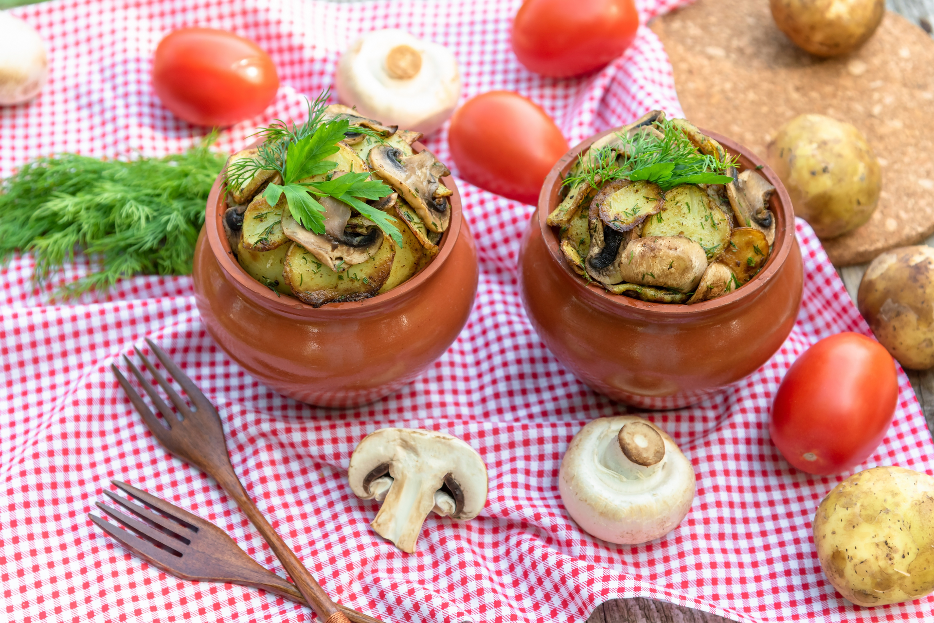 Succulent Greek Stifado with Mushrooms and Cinnamon