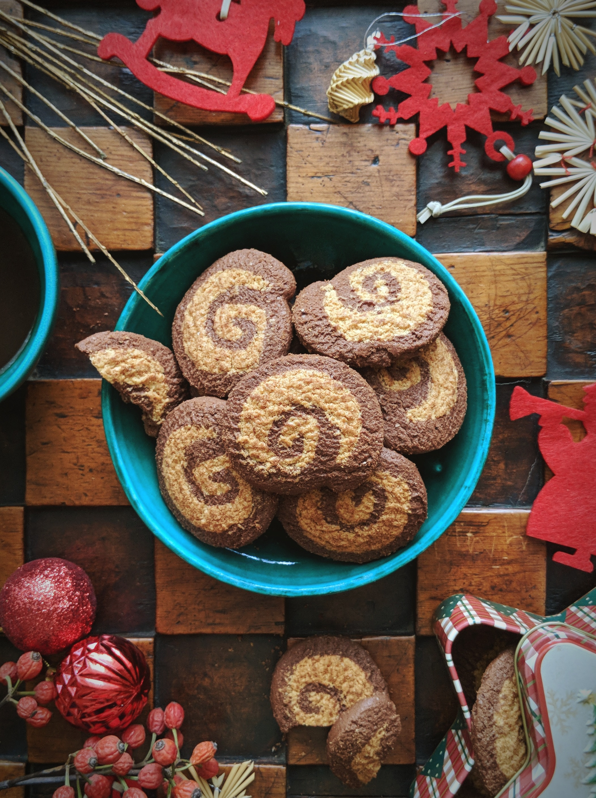 Sweet Mexican Anise Sugar Cookies with Cinnamon — Dessert served and photographed from above