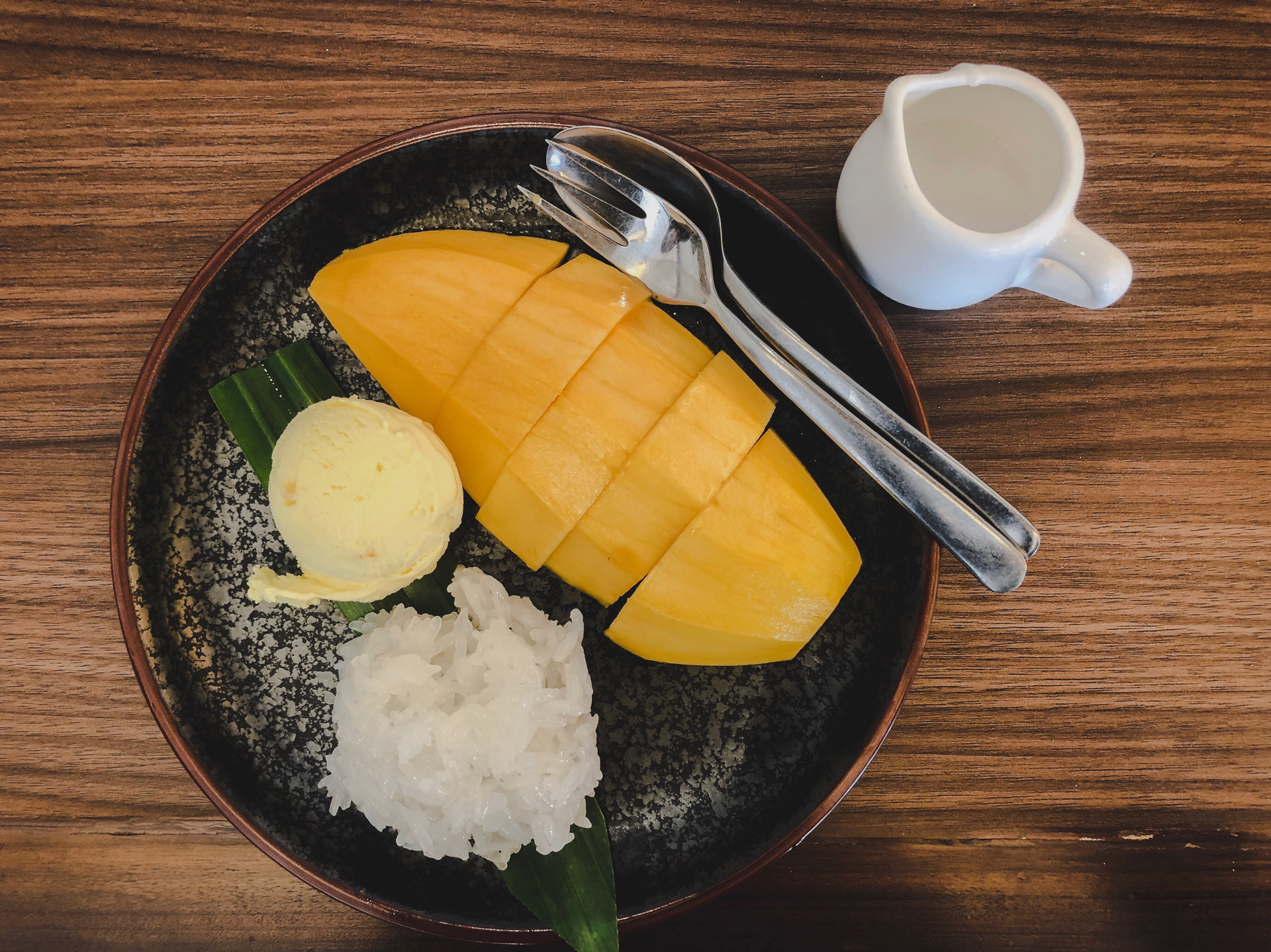 Sweet Thai Black Sticky Rice with Mango — Dessert served and photographed from above